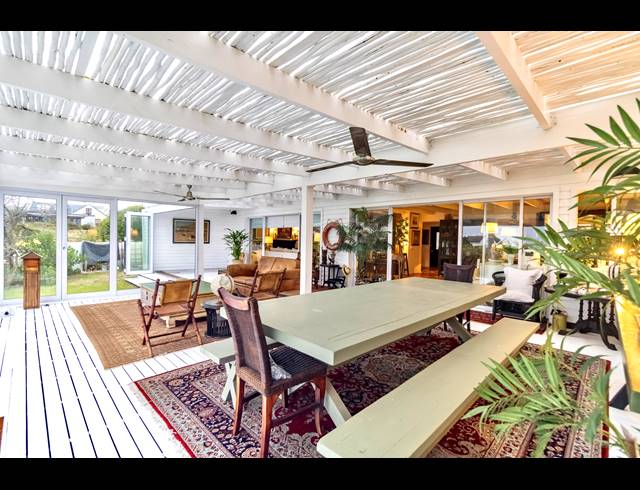 5 BEDROOM HOUSE FOR SALE IN GROTTO BAY